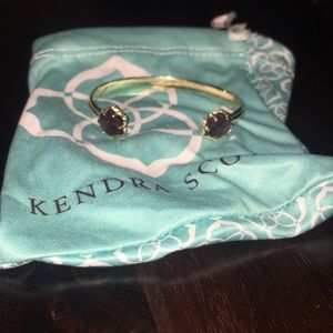 Gold cuff with amethyst stone